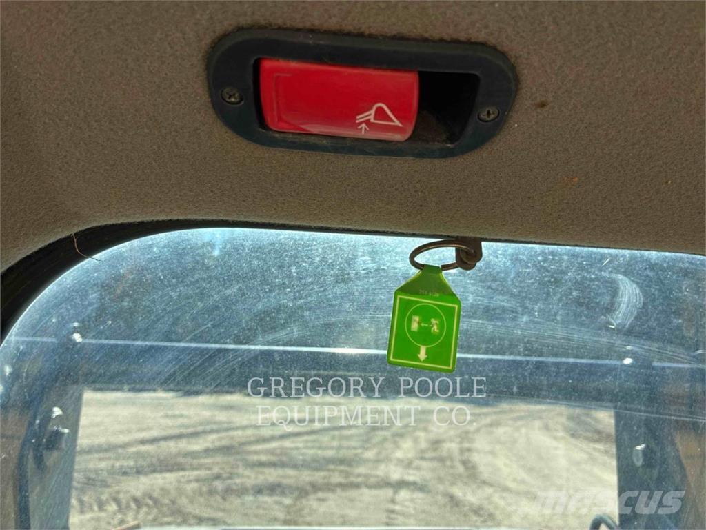 CAT 259D3 Верижен товарач