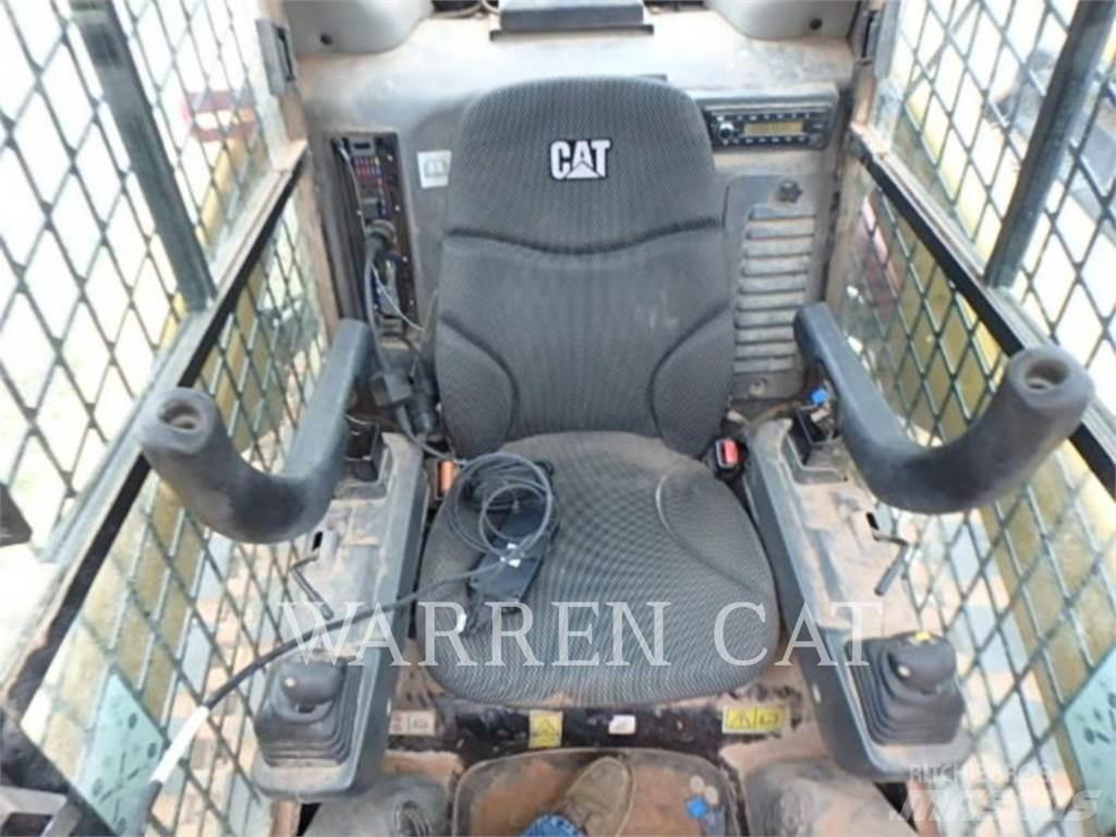 CAT 259D3 C3H2 Верижен товарач