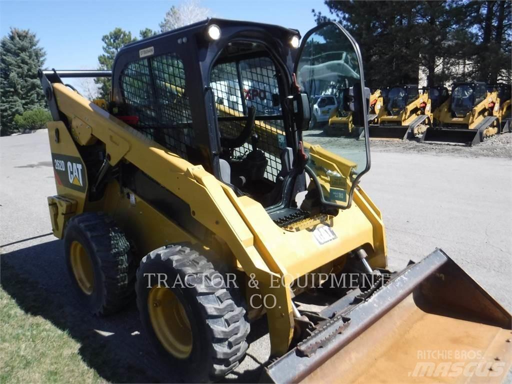 CAT 262D Мини товарачи
