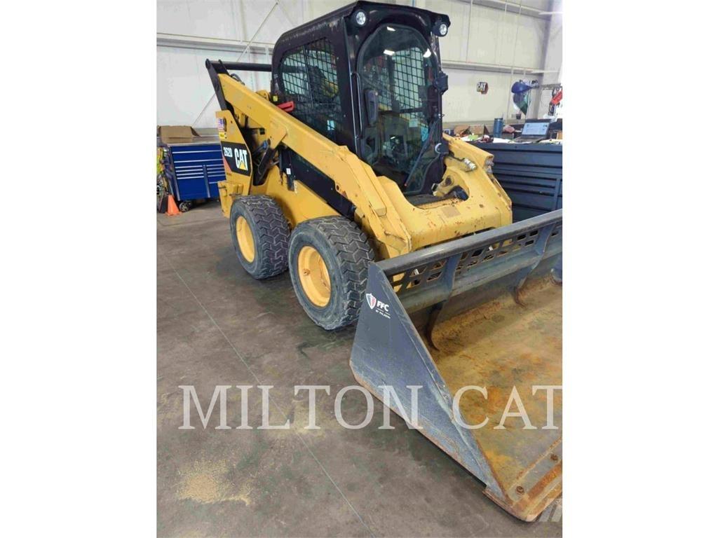 CAT 262D Мини товарачи
