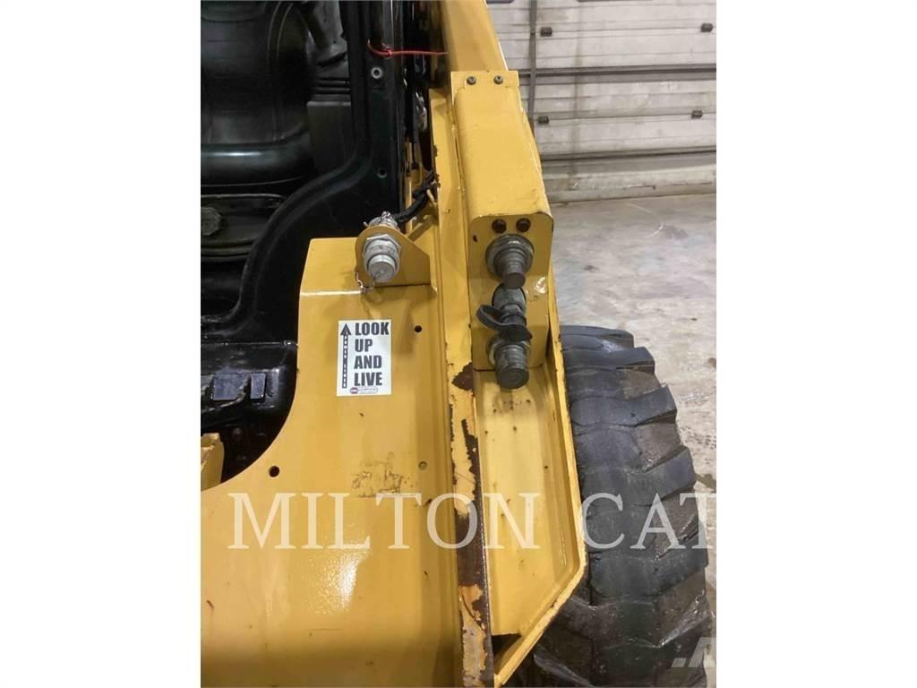 CAT 262D 3 Мини товарачи
