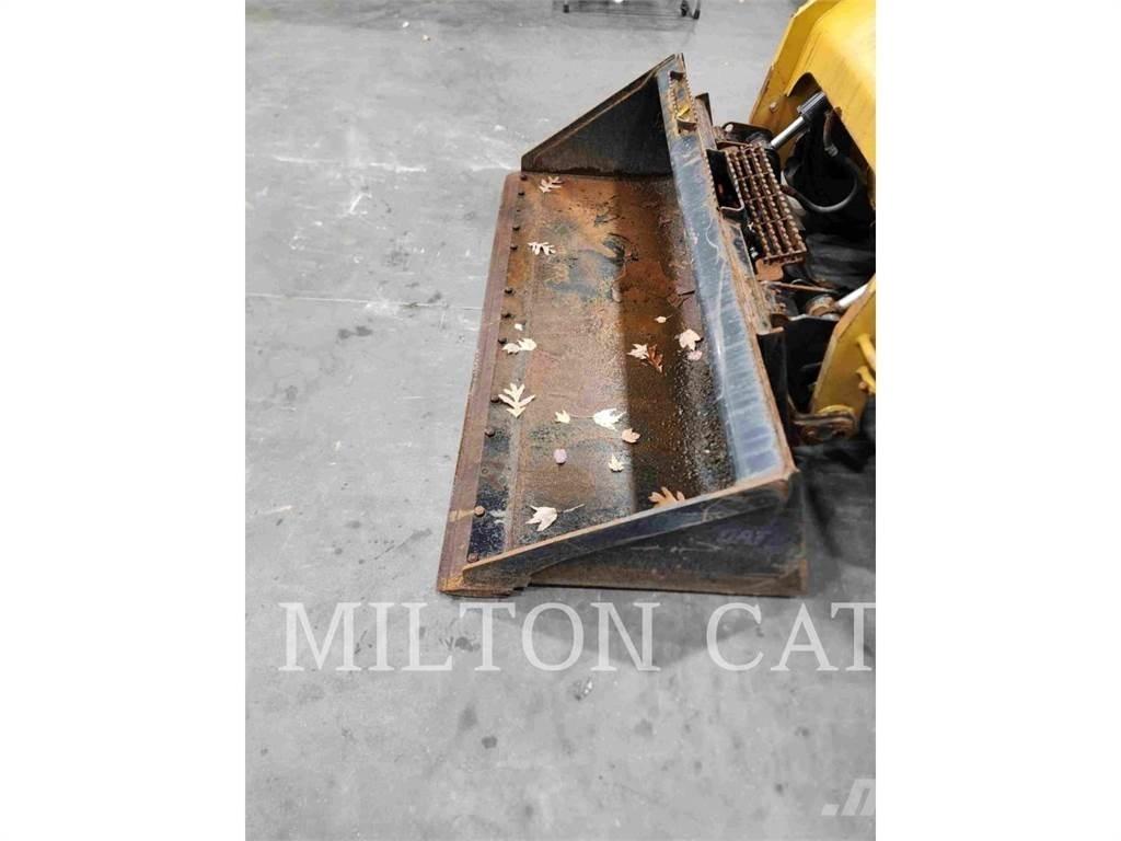 CAT 262D 3 Мини товарачи
