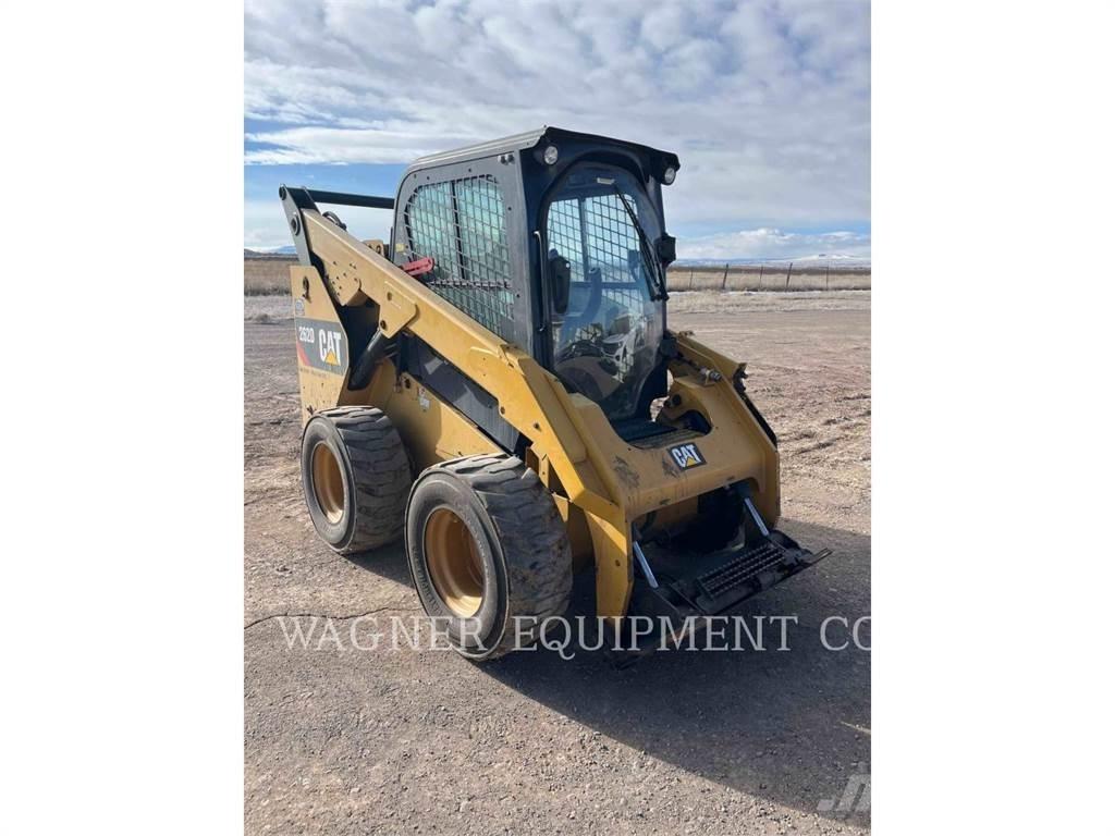 CAT 262D HF Мини товарачи
