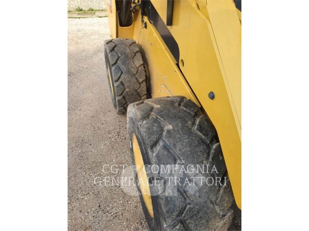 CAT 262D3 Мини товарачи
