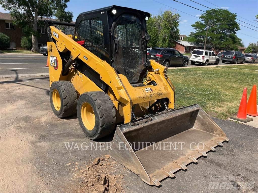 CAT 262D3 Мини товарачи
