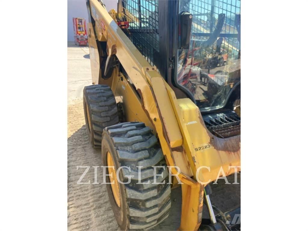 CAT 262D3 Мини товарачи
