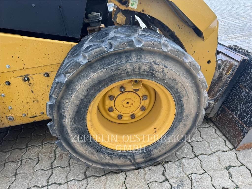 CAT 262D3 Мини товарачи

