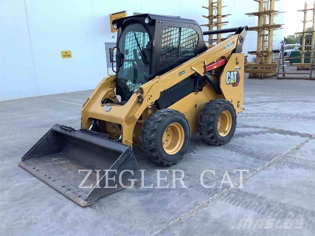 CAT 262D3 Мини товарачи
