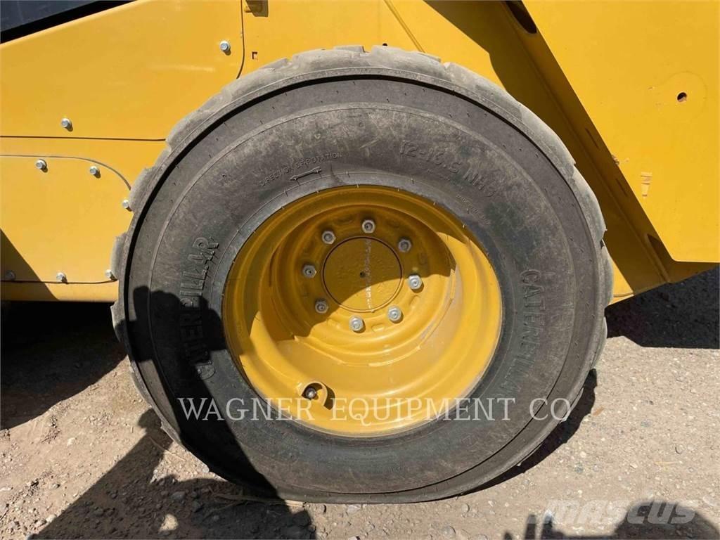 CAT 262D3 HF Мини товарачи
