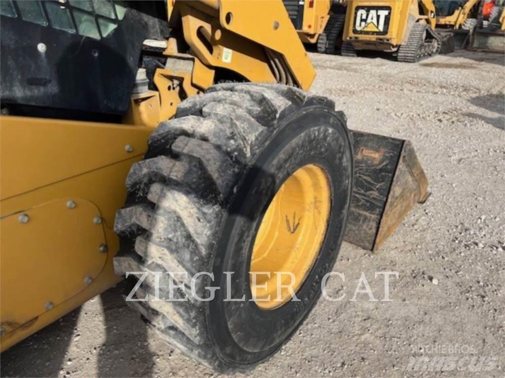 CAT 272D2 Мини товарачи
