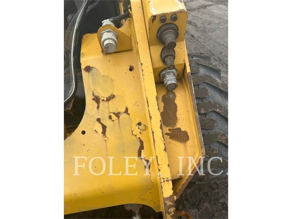 CAT 272D2 Мини товарачи
