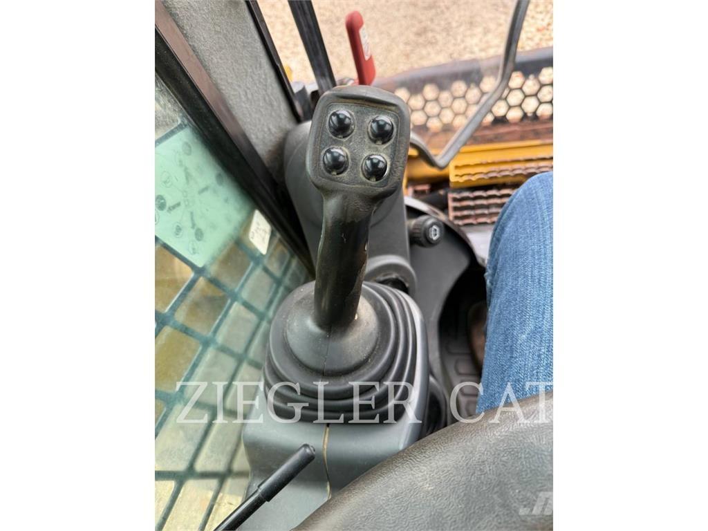 CAT 272D2 Мини товарачи
