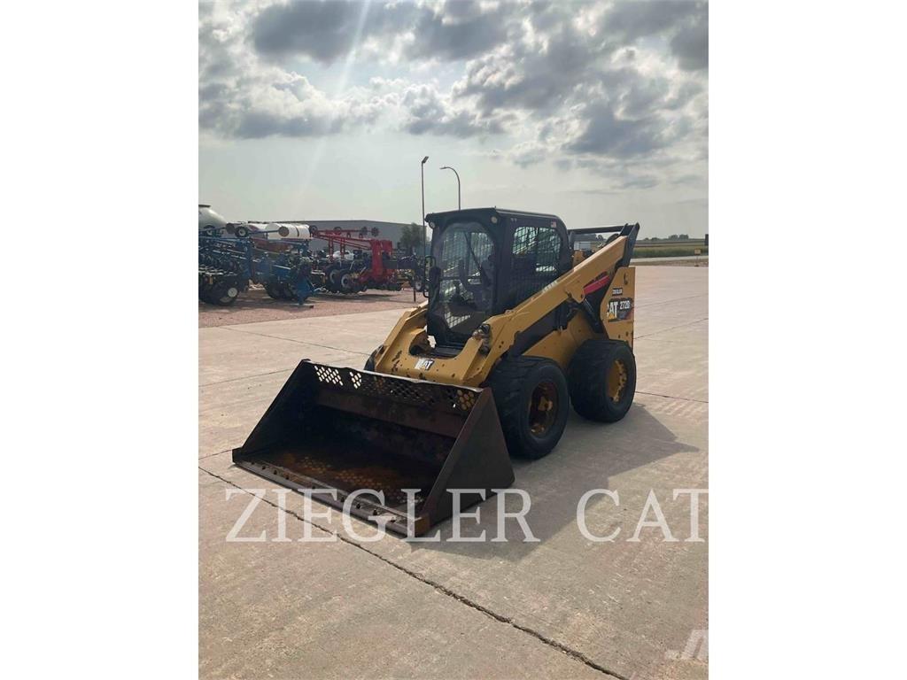 CAT 272D2XHP Мини товарачи
