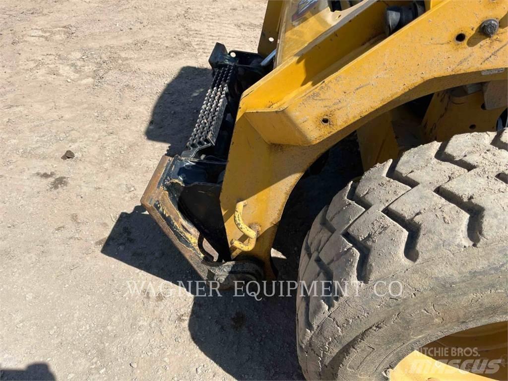 CAT 272D3 Мини товарачи
