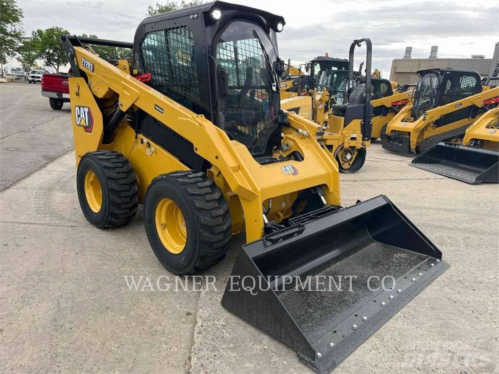 CAT 272D3 Мини товарачи
