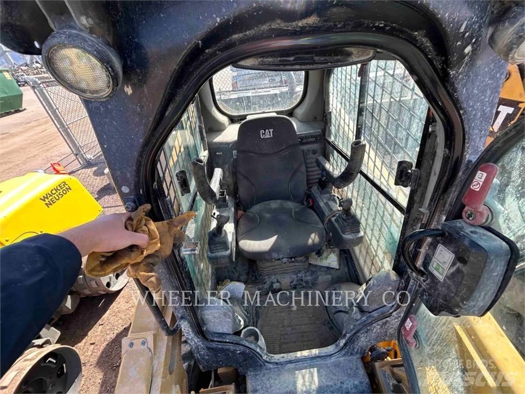 CAT 272D3 C3H2 Мини товарачи

