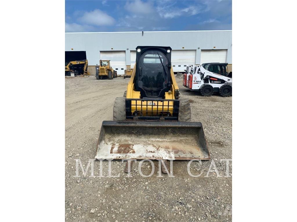 CAT 272D3XE Мини товарачи
