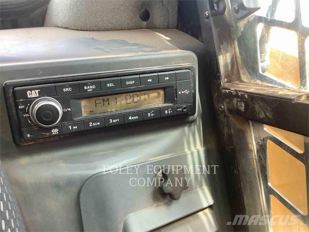 CAT 272D3XPS2C Мини товарачи
