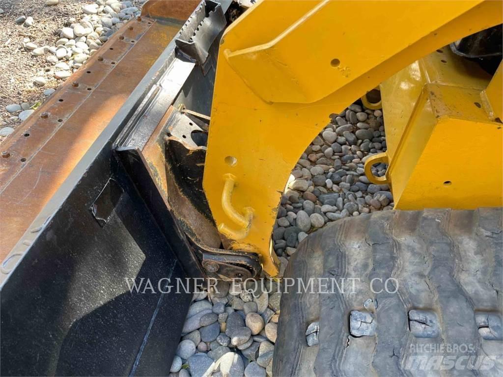 CAT 279D Верижен товарач