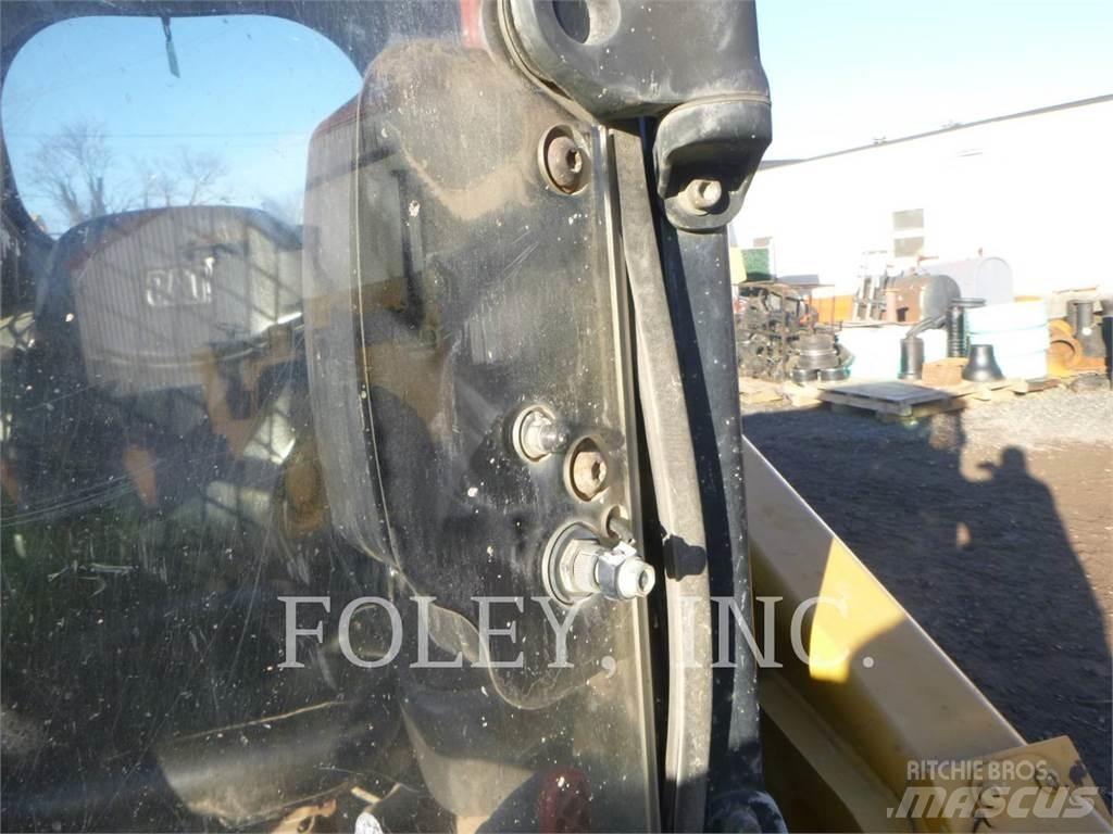 CAT 279D Верижен товарач