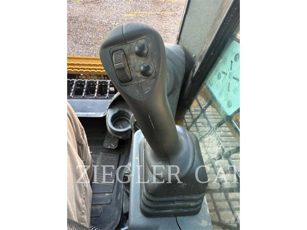 CAT 279D3 Верижен товарач