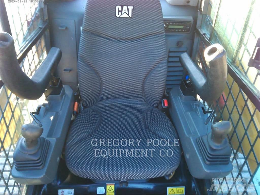 CAT 279D3 Верижен товарач