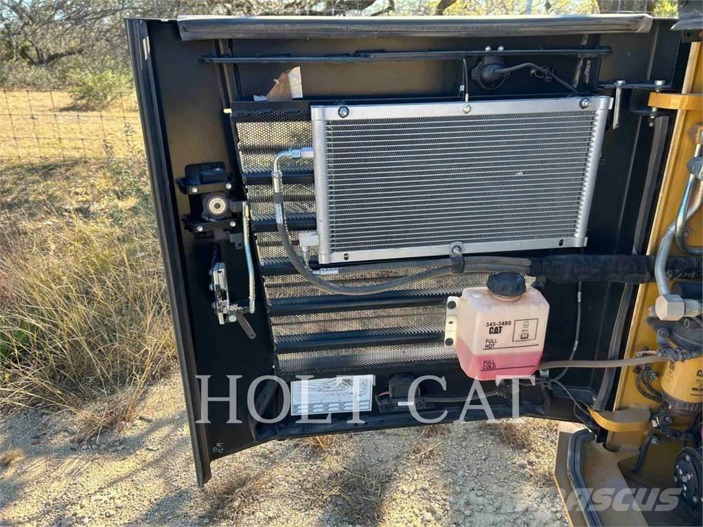 CAT 299D CAB Мини товарачи
