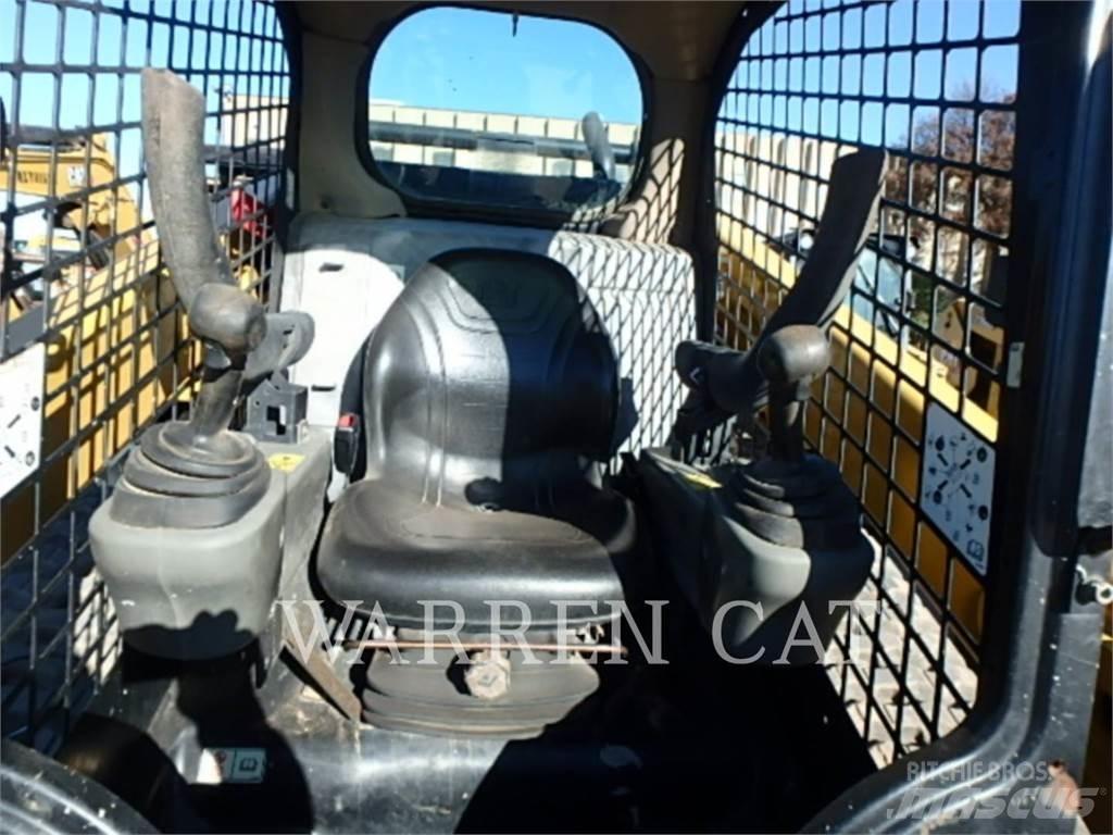 CAT 299D2 Верижен товарач