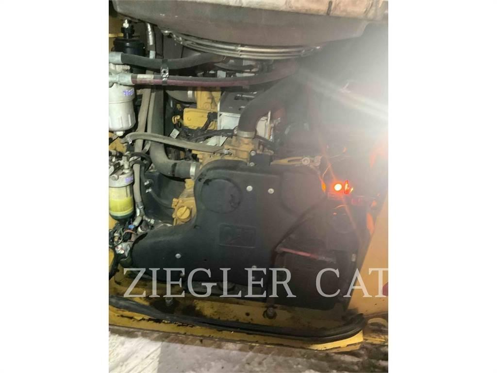 CAT 299D2 Верижен товарач