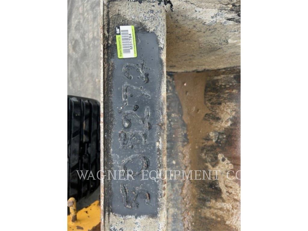 CAT 299D2 Верижен товарач