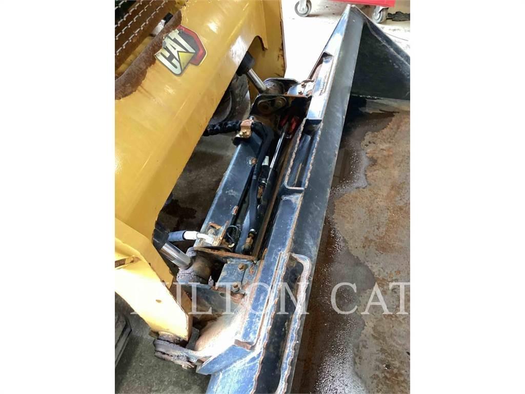 CAT 299D3 Верижен товарач