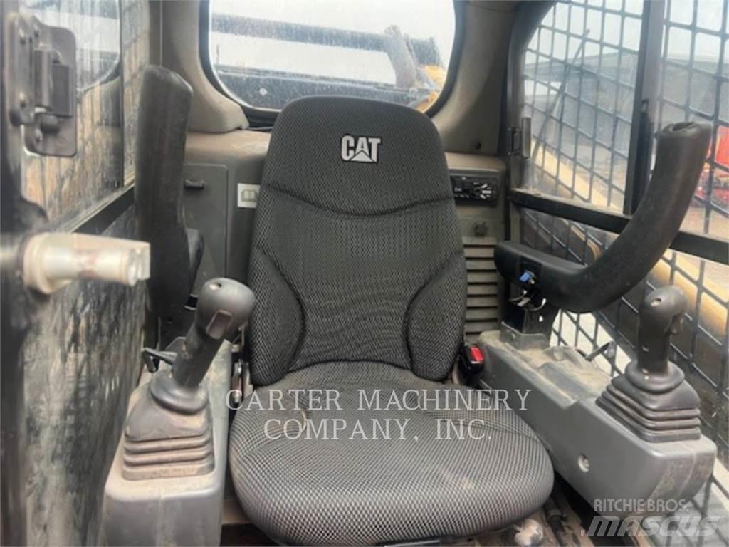 CAT 299D3 Верижен товарач
