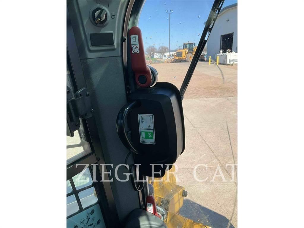 CAT 299D3 Верижен товарач
