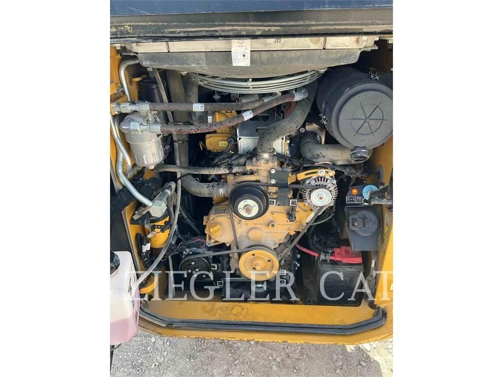 CAT 299D3 Верижен товарач