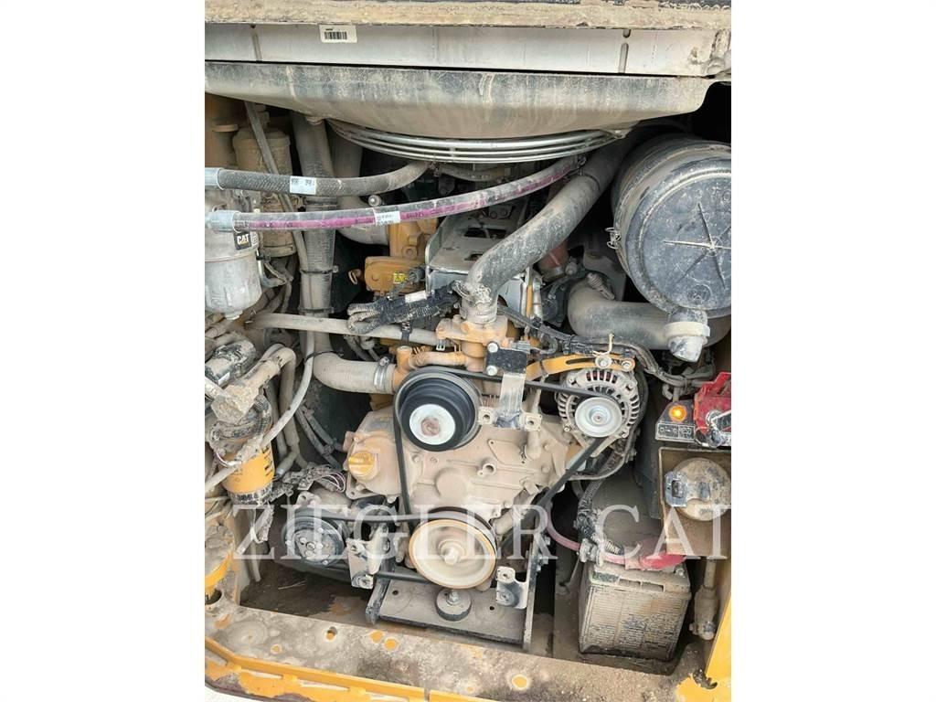 CAT 299D3 Верижен товарач