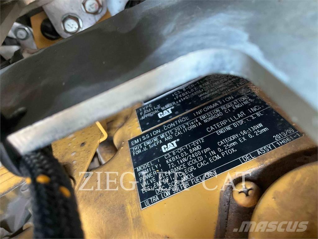 CAT 299D3 Верижен товарач
