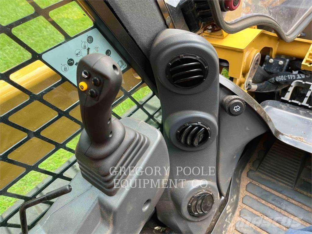 CAT 299D3 Верижен товарач