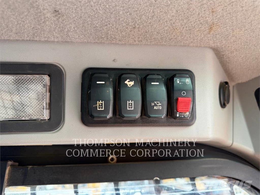 CAT 299D3 Верижен товарач