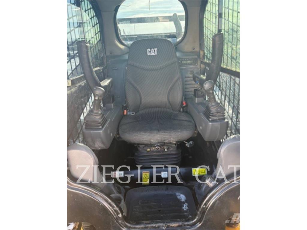 CAT 299D3 Верижен товарач