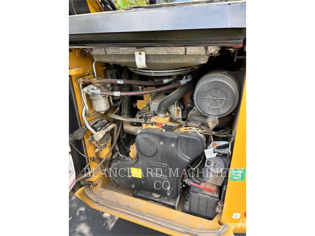 CAT 299D3 Верижен товарач