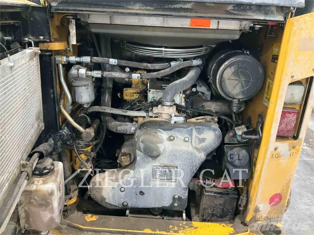 CAT 299D3XE Верижен товарач