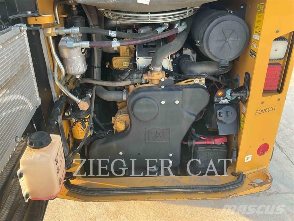 CAT 299D3XE Верижен товарач