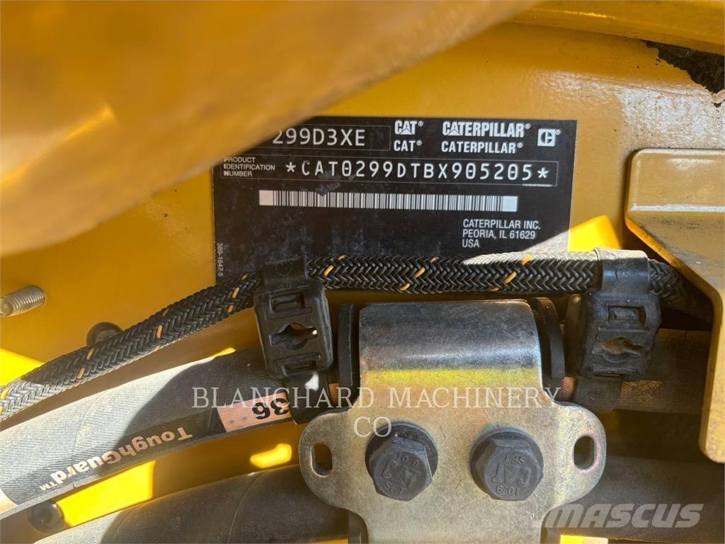 CAT 299D3XE Верижен товарач