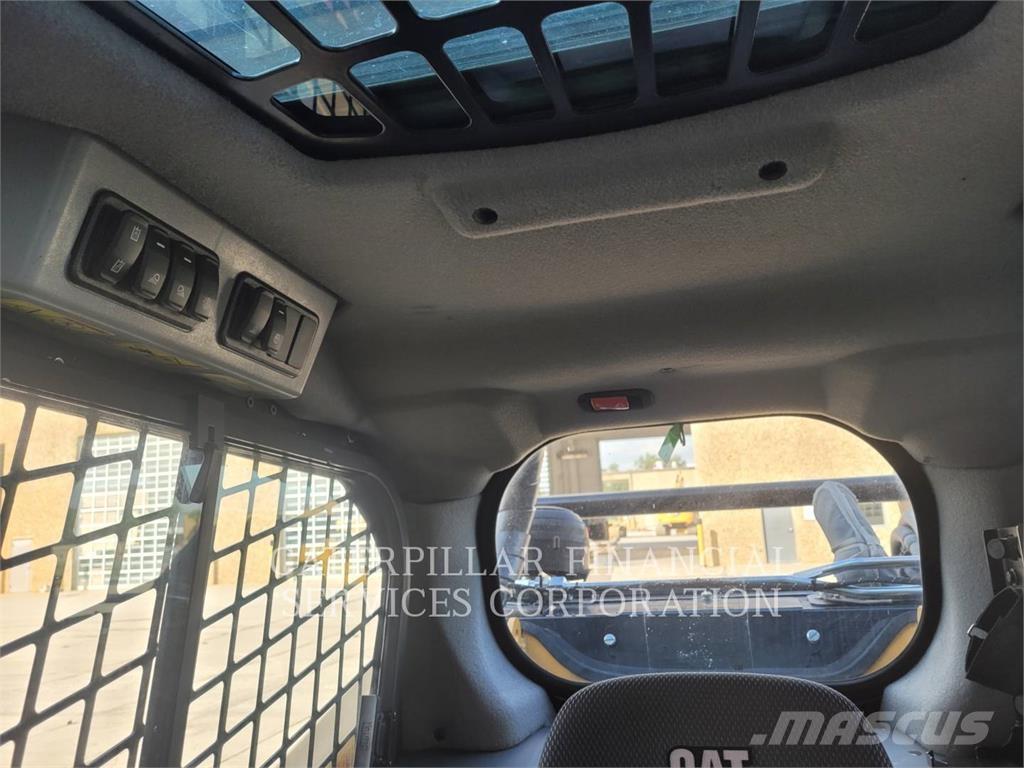 CAT 299D3XE Верижен товарач