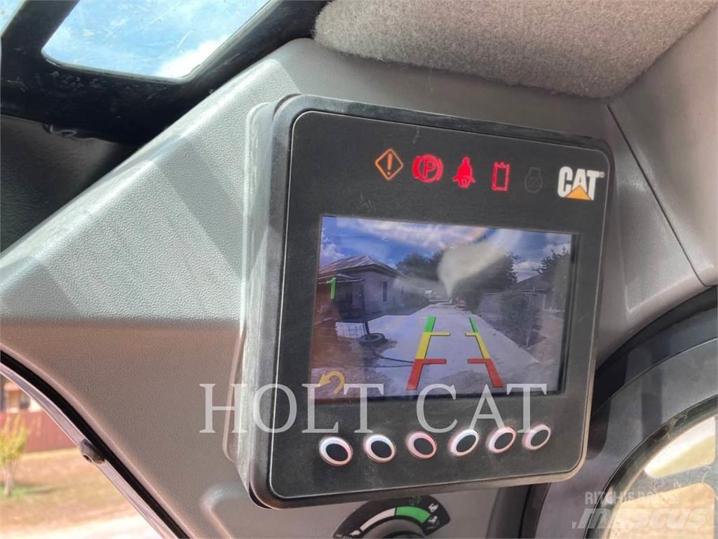 CAT 299D3XE Верижен товарач
