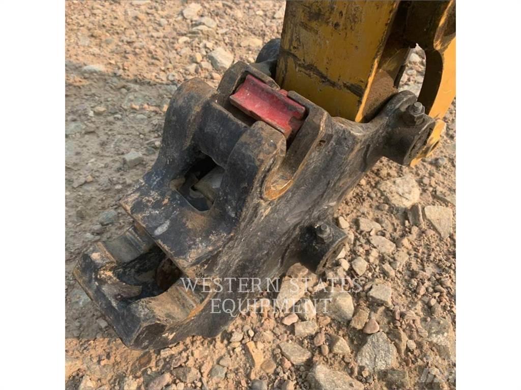 CAT 302 Верижен екскаватор
