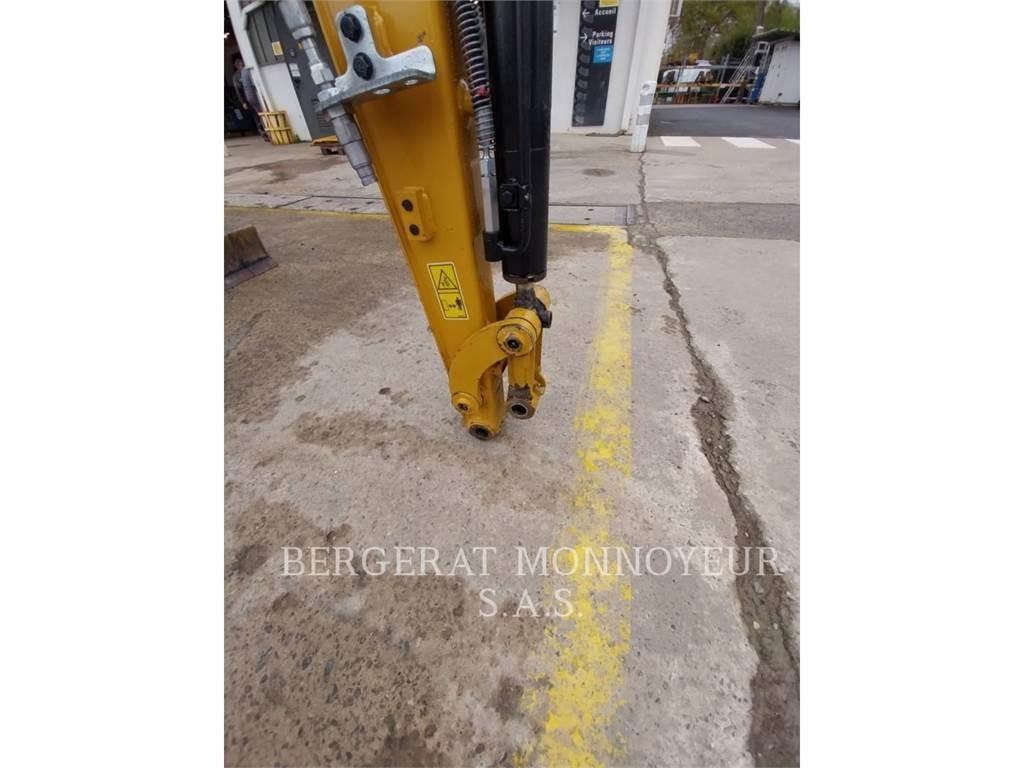 CAT 302 Верижен екскаватор
