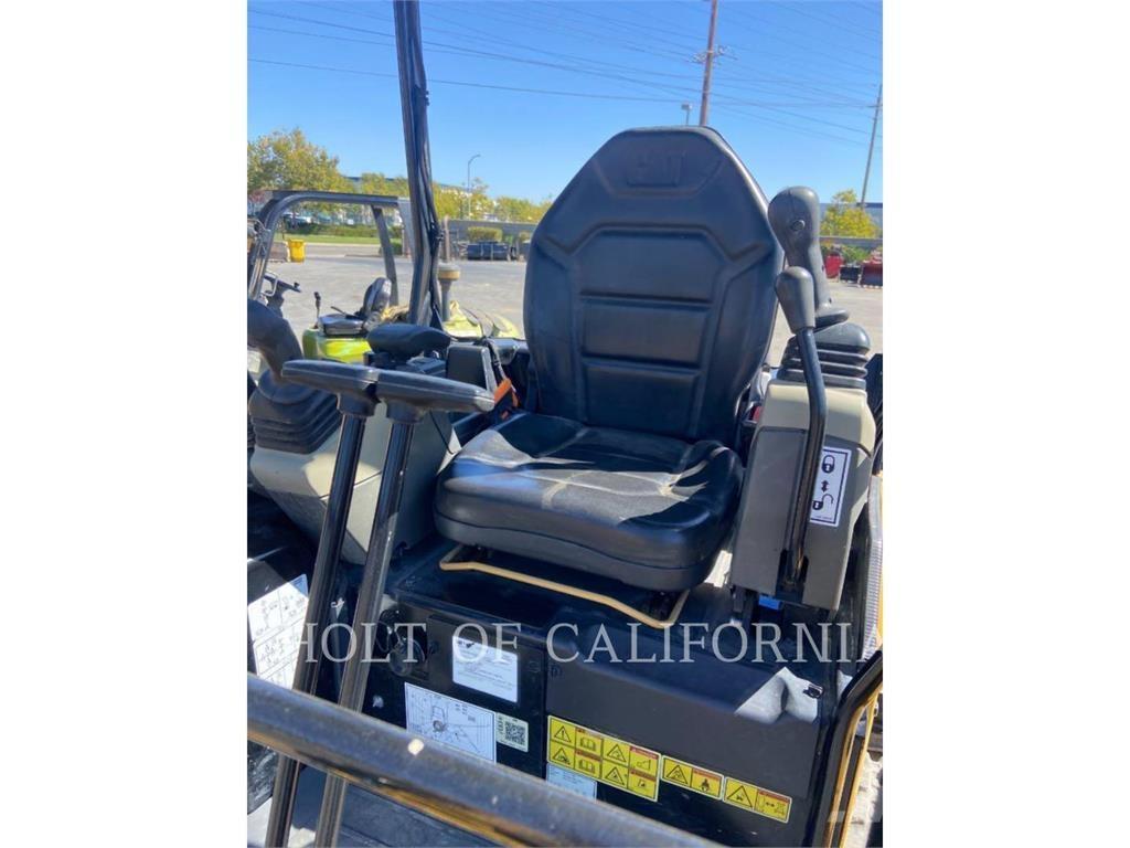 CAT 302 Верижен екскаватор