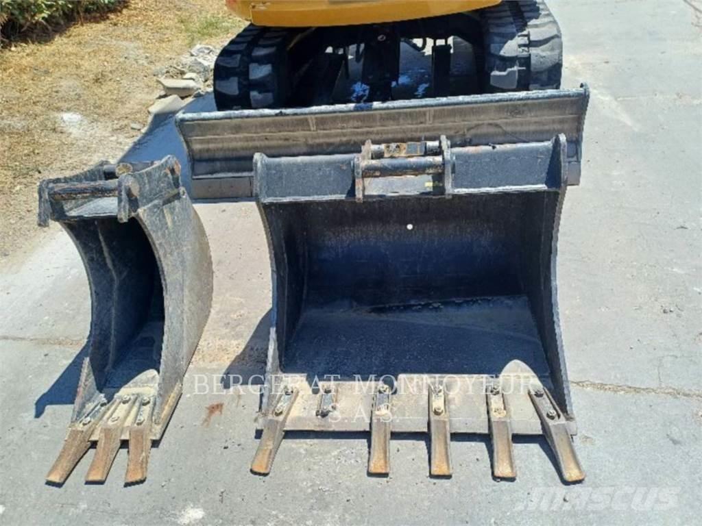 CAT 306 CR Верижен екскаватор