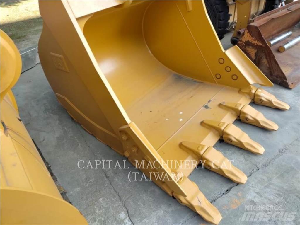 CAT 323 Кофи